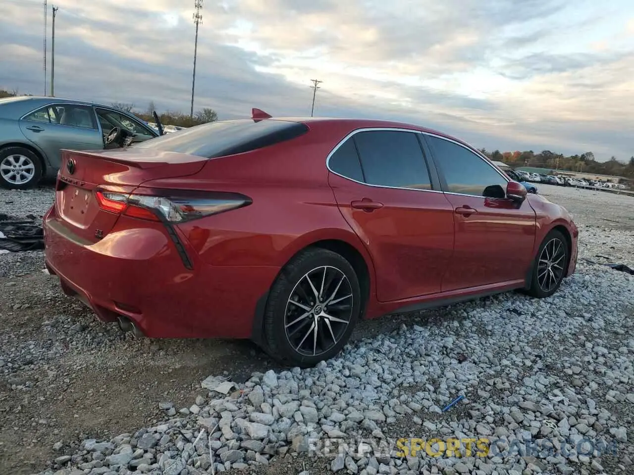 3 fotografías del automóvil dañado 4T1G11BK3RU119856 TOYOTA CAMRY 2024