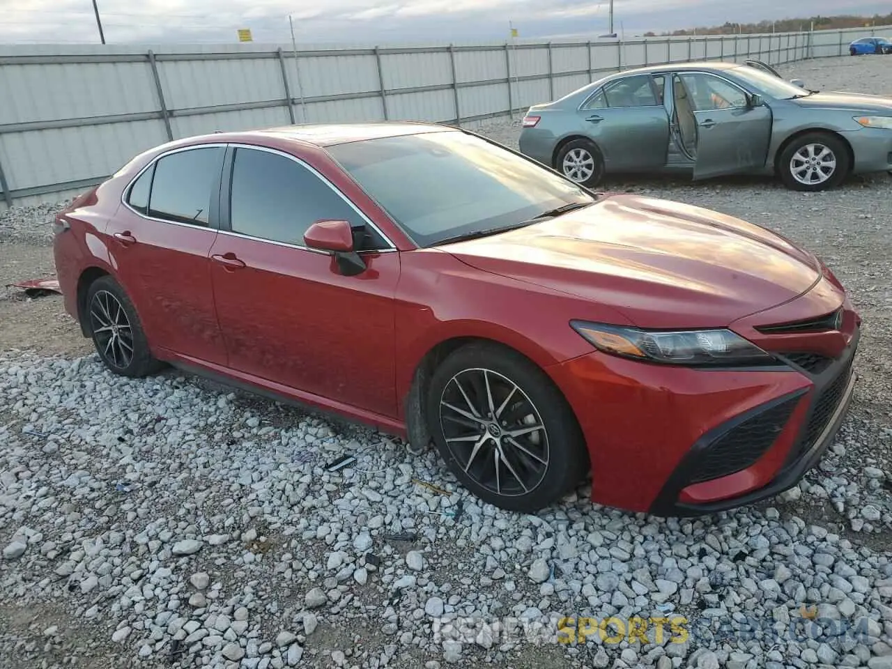 4 fotografías del automóvil dañado 4T1G11BK3RU119856 TOYOTA CAMRY 2024