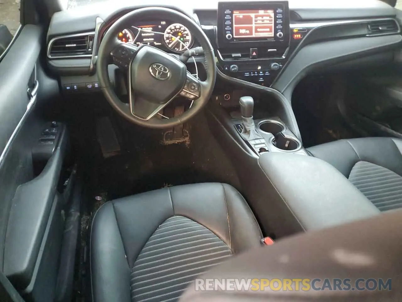 8 fotografías del automóvil dañado 4T1G11BK3RU119856 TOYOTA CAMRY 2024