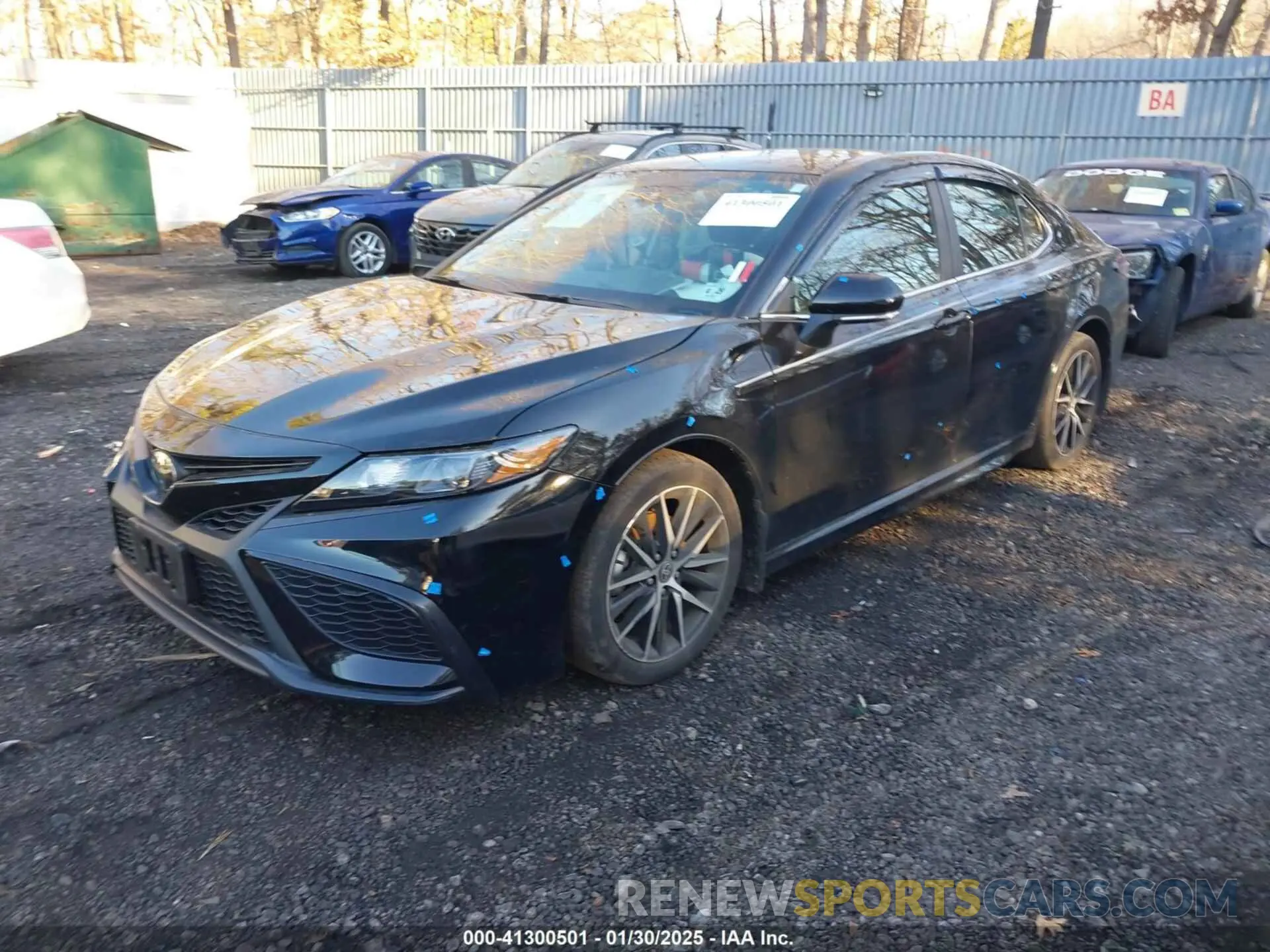 2 fotografías del automóvil dañado 4T1G11BK4RU129165 TOYOTA CAMRY 2024