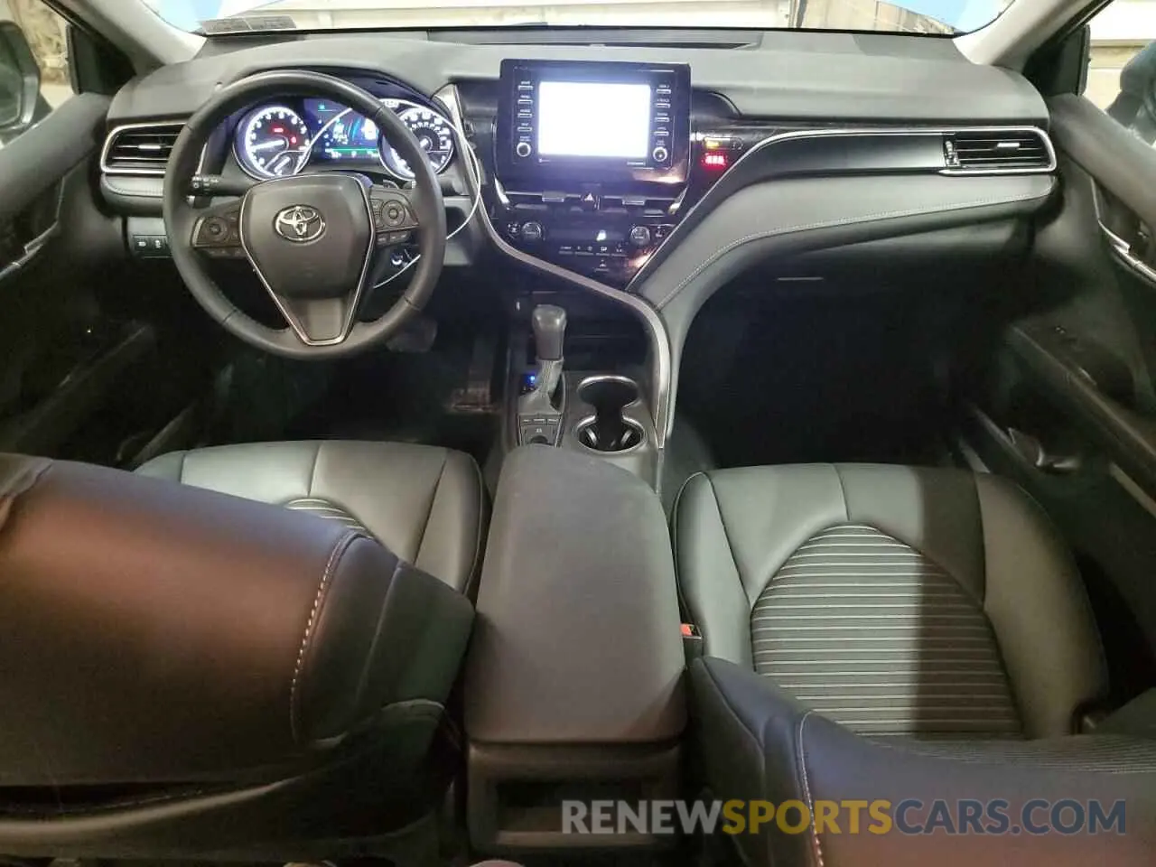 8 fotografías del automóvil dañado 4T1G11BK4RU130039 TOYOTA CAMRY 2024