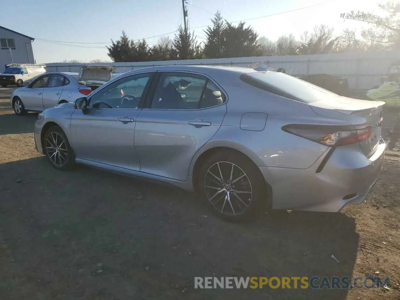 2 fotografías del automóvil dañado 4T1G11BK7RU109931 TOYOTA CAMRY 2024