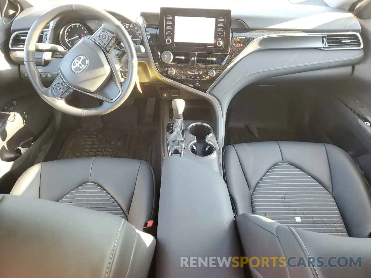 8 fotografías del automóvil dañado 4T1G11BK7RU109931 TOYOTA CAMRY 2024