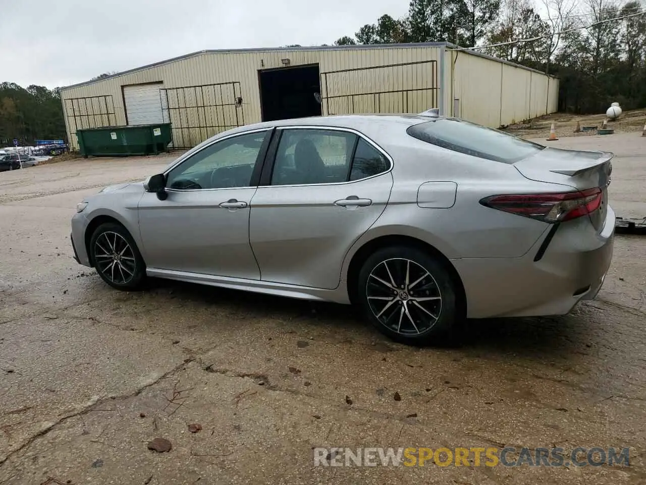 2 fotografías del automóvil dañado 4T1G11BK7RU117642 TOYOTA CAMRY 2024