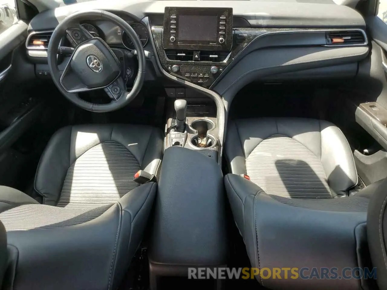 8 fotografías del automóvil dañado 4T1G11BK8RU117908 TOYOTA CAMRY 2024