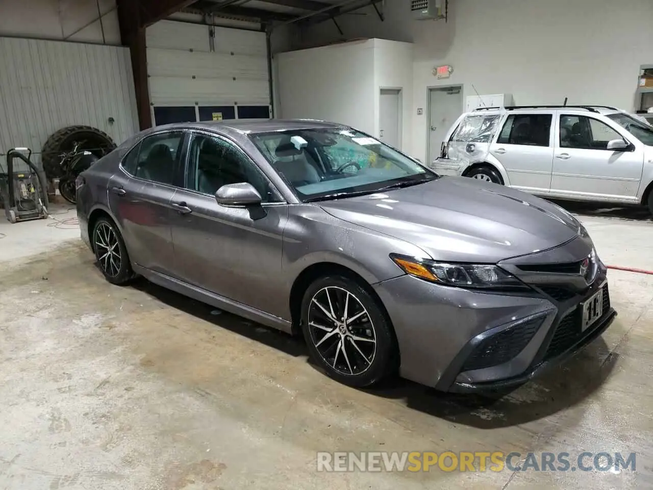 4 fotografías del automóvil dañado 4T1G11BK9RU119635 TOYOTA CAMRY 2024