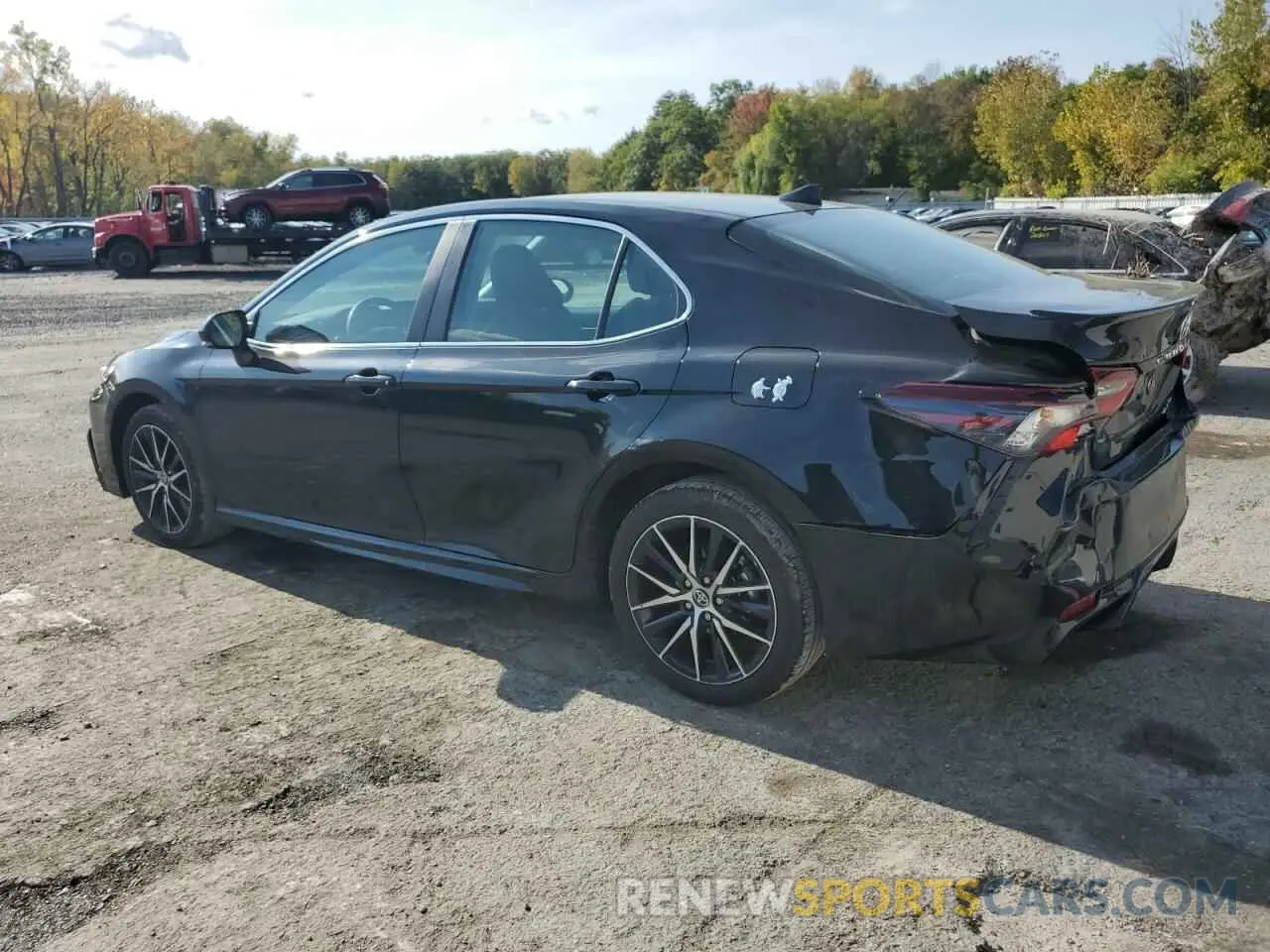 2 fotografías del automóvil dañado 4T1G11BK9RU121935 TOYOTA CAMRY 2024