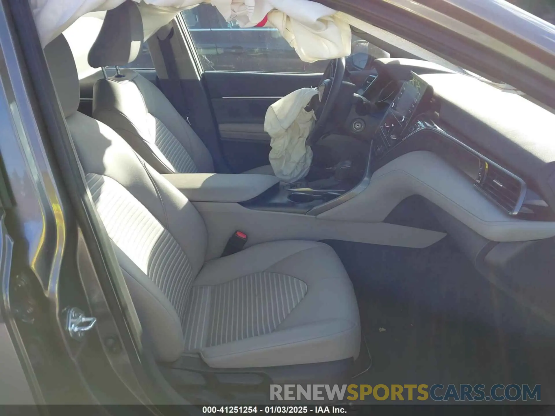5 fotografías del automóvil dañado 4T1G11BKXRU117683 TOYOTA CAMRY 2024