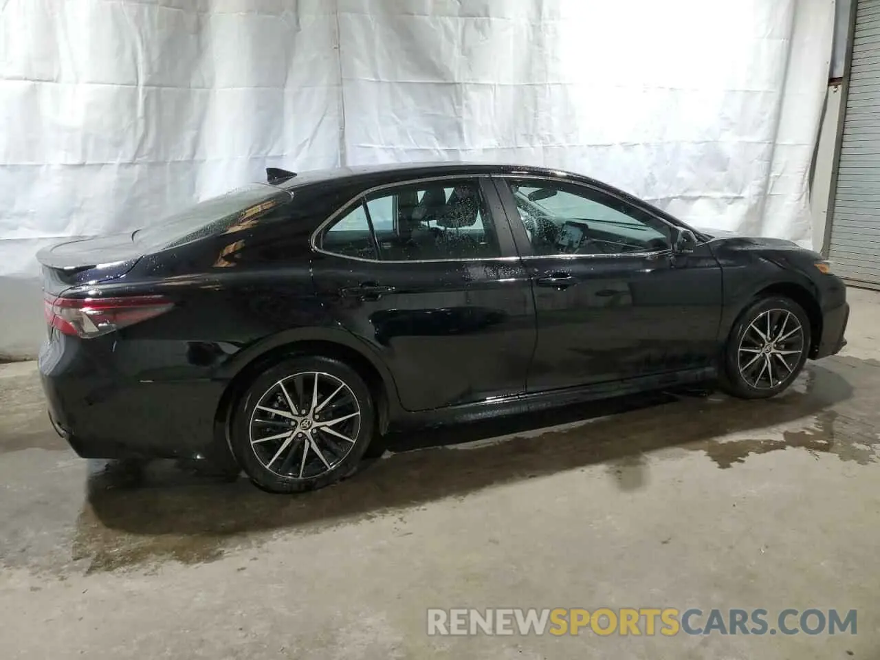3 fotografías del automóvil dañado 4T1G11BKXRU119868 TOYOTA CAMRY 2024