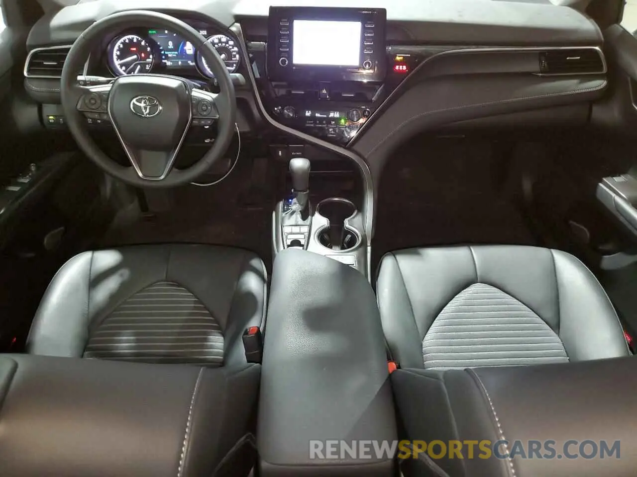 8 fotografías del automóvil dañado 4T1G11BKXRU119868 TOYOTA CAMRY 2024