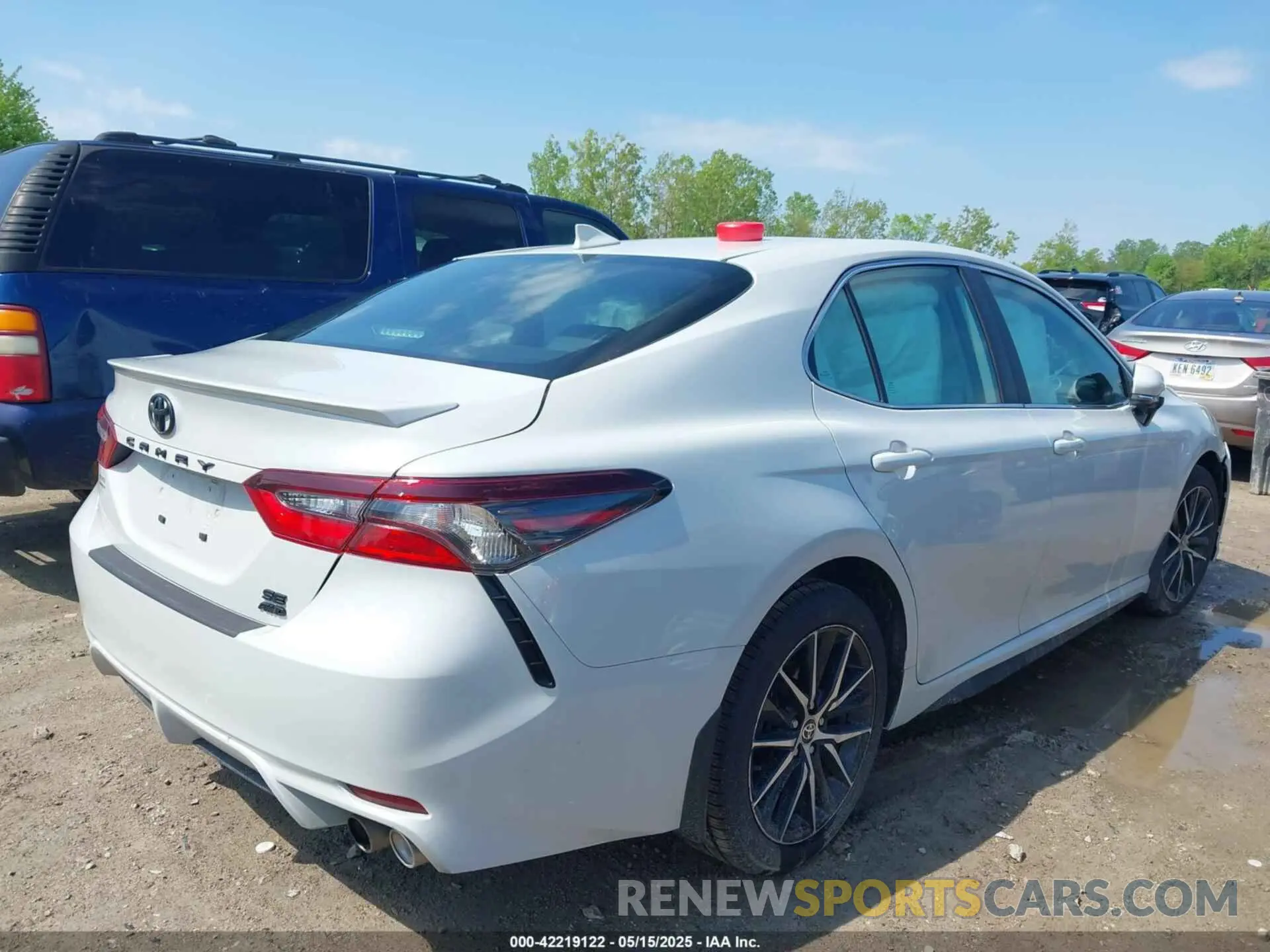 4 fotografías del automóvil dañado 4T1G11BKXRU126304 TOYOTA CAMRY 2024