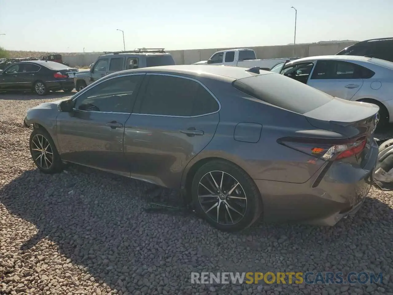 2 fotografías del automóvil dañado 4T1G31AK0RU628878 TOYOTA CAMRY 2024