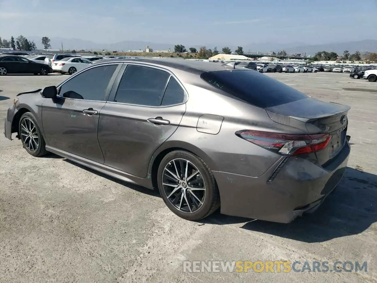 2 fotografías del automóvil dañado 4T1G31AK1RU631742 TOYOTA CAMRY 2024