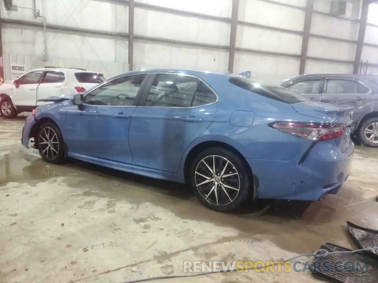 2 fotografías del automóvil dañado 4T1G31AK4RU071456 TOYOTA CAMRY 2024