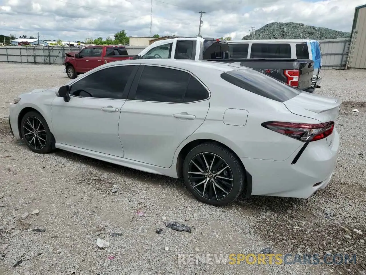 2 fotografías del automóvil dañado 4T1G31AK8RU070701 TOYOTA CAMRY 2024