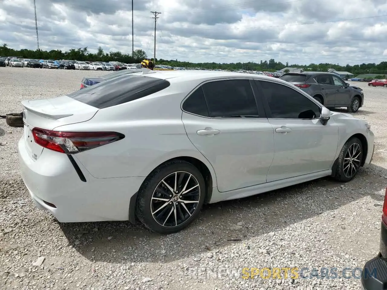 3 fotografías del automóvil dañado 4T1G31AK8RU070701 TOYOTA CAMRY 2024
