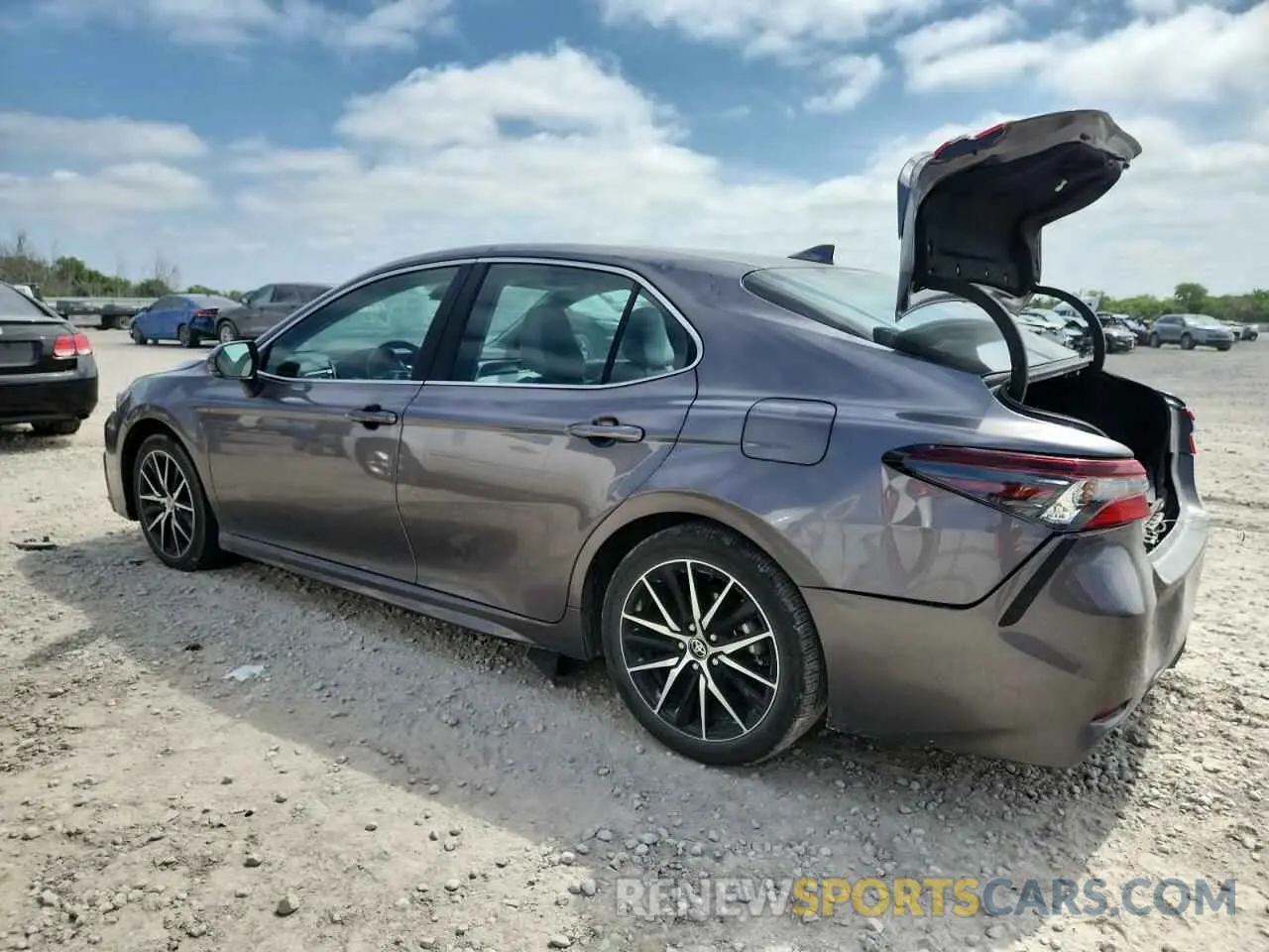 2 fotografías del automóvil dañado 4T1G31AKXRU066097 TOYOTA CAMRY 2024