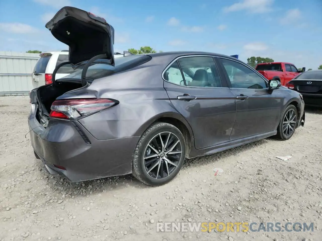 3 fotografías del automóvil dañado 4T1G31AKXRU066097 TOYOTA CAMRY 2024