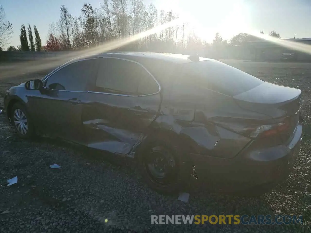 2 fotografías del automóvil dañado 4T1H31AK2RU060458 TOYOTA CAMRY 2024