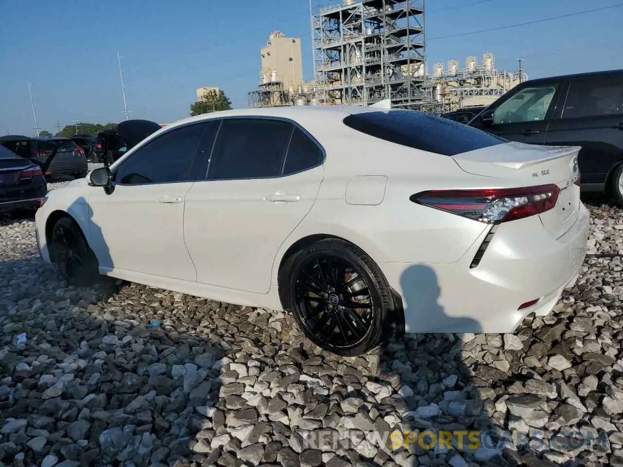 2 fotografías del automóvil dañado 4T1K31AK0RU622377 TOYOTA CAMRY 2024