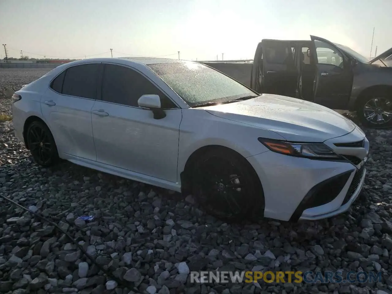 4 fotografías del automóvil dañado 4T1K31AK0RU622377 TOYOTA CAMRY 2024