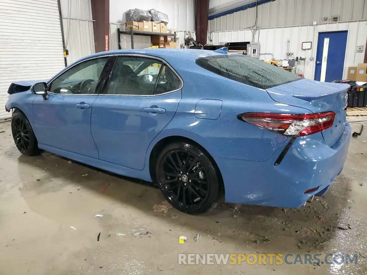 2 fotografías del automóvil dañado 4T1K31AK3RU077632 TOYOTA CAMRY 2024