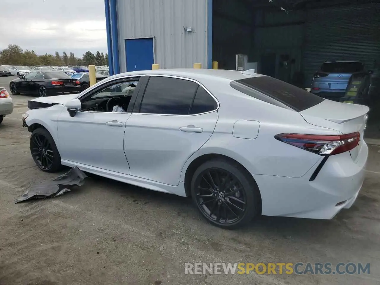 2 fotografías del automóvil dañado 4T1K31AK6RU064227 TOYOTA CAMRY 2024