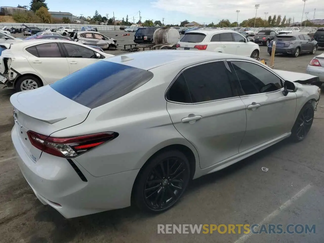 3 fotografías del automóvil dañado 4T1K31AK6RU064227 TOYOTA CAMRY 2024
