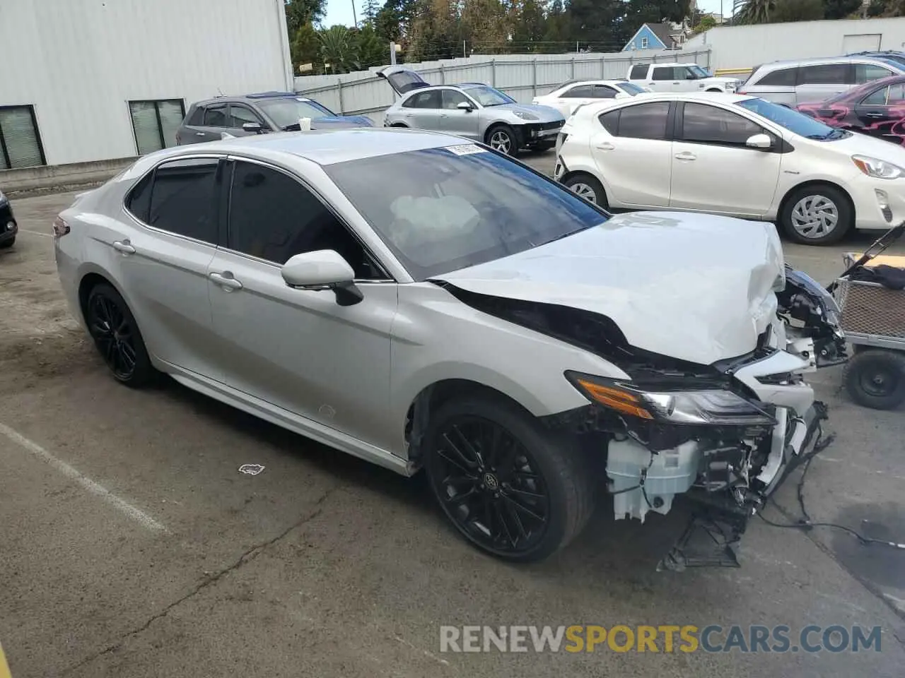 4 fotografías del automóvil dañado 4T1K31AK6RU064227 TOYOTA CAMRY 2024