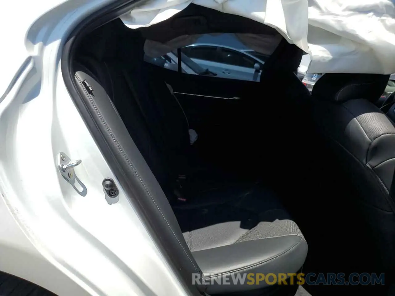 10 fotografías del automóvil dañado 4T1K31AK7RU630329 TOYOTA CAMRY 2024