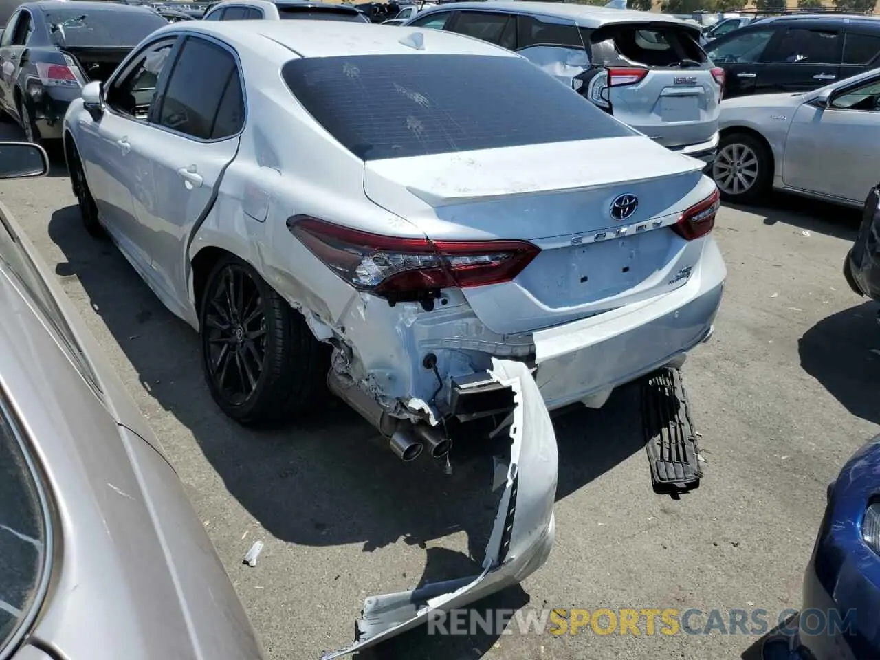 2 fotografías del automóvil dañado 4T1K31AK7RU630329 TOYOTA CAMRY 2024