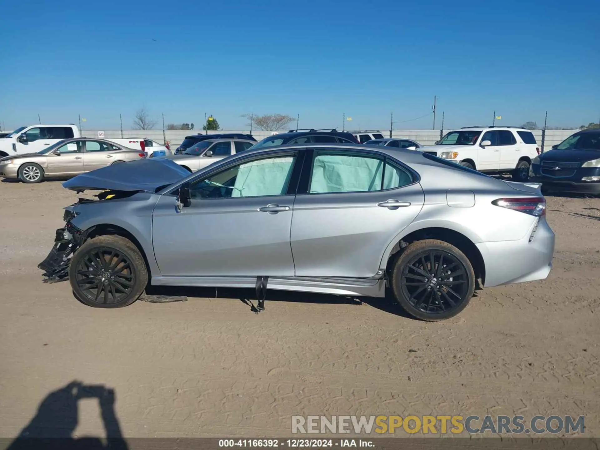 14 fotografías del automóvil dañado 4T1K61AK0RU233634 TOYOTA CAMRY 2024