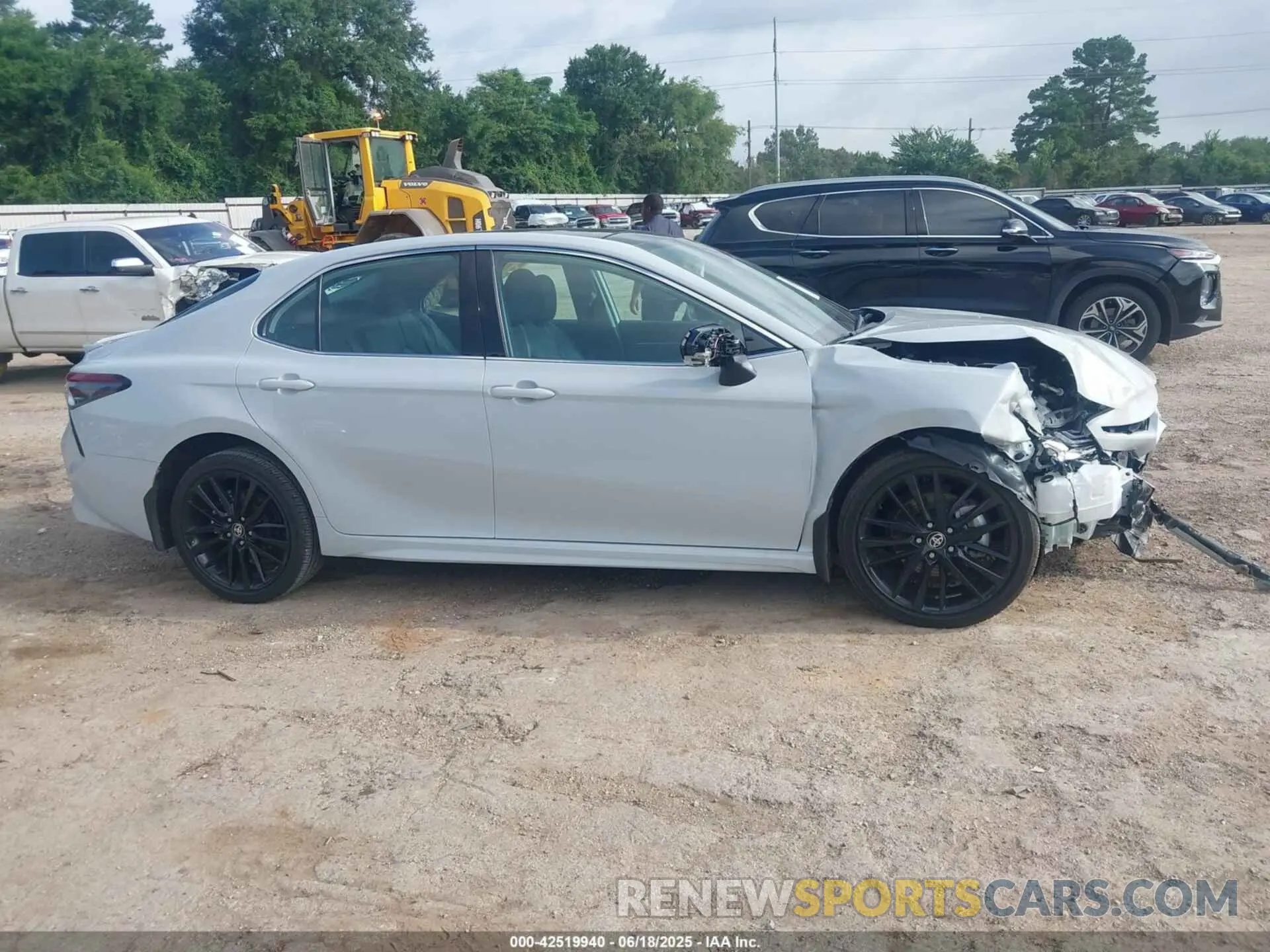 14 fotografías del automóvil dañado 4T1K61AK2RU209996 TOYOTA CAMRY 2024