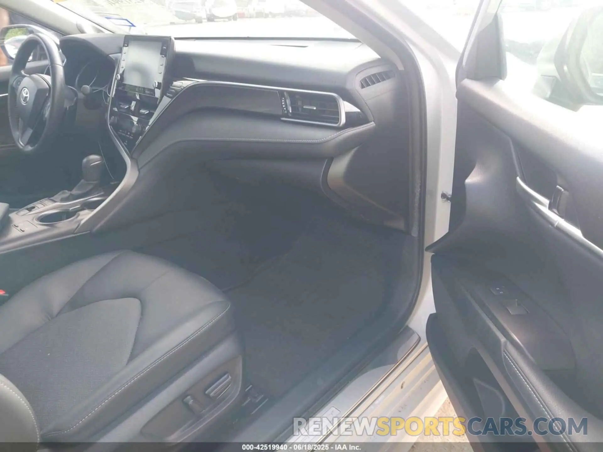 5 fotografías del automóvil dañado 4T1K61AK2RU209996 TOYOTA CAMRY 2024