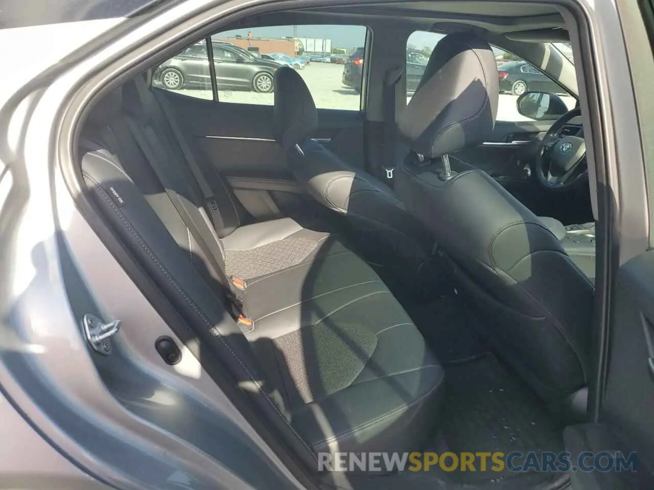 10 fotografías del automóvil dañado 4T1K61AK2RU215586 TOYOTA CAMRY 2024