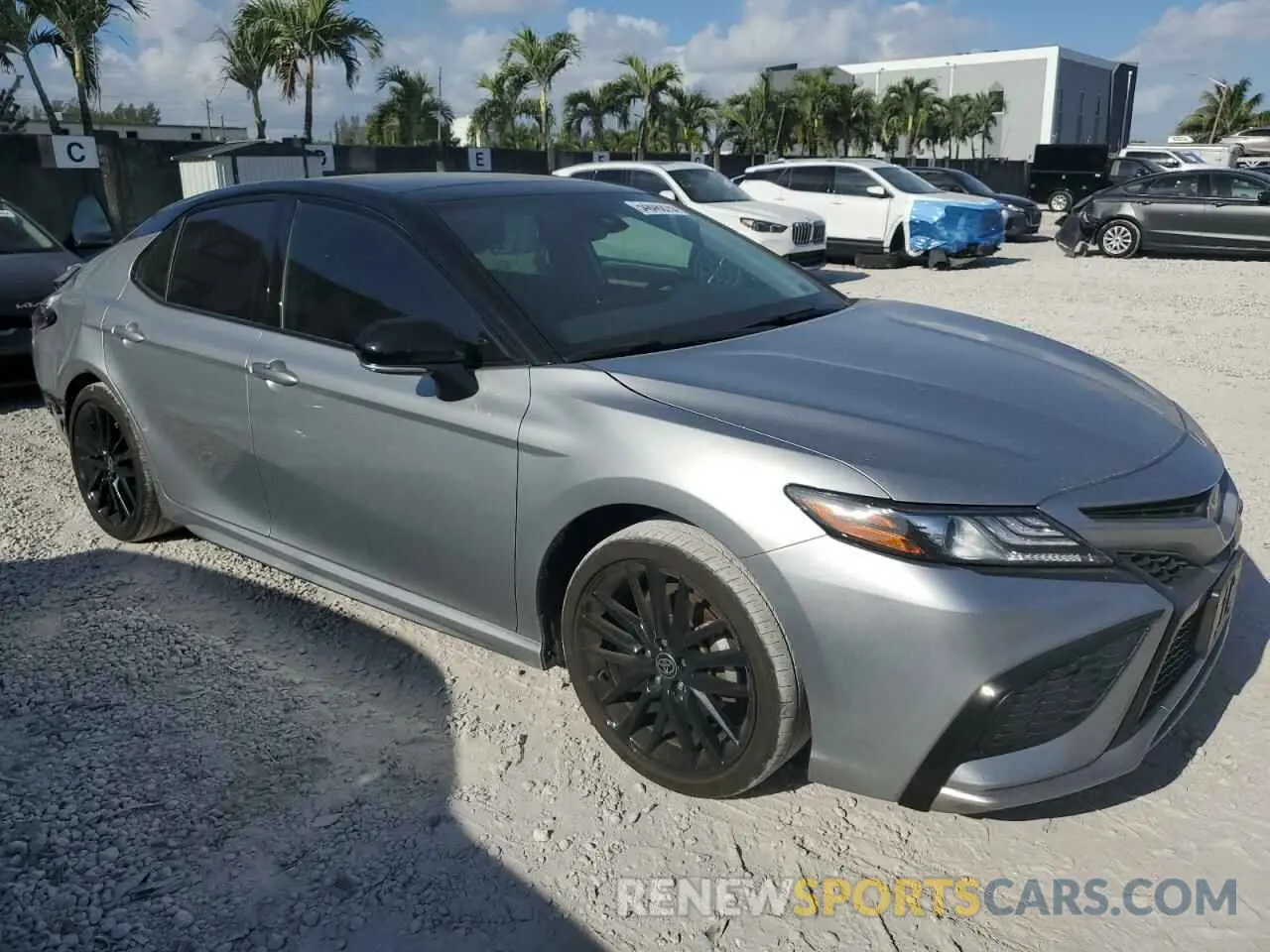 4 fotografías del automóvil dañado 4T1K61AK2RU215586 TOYOTA CAMRY 2024