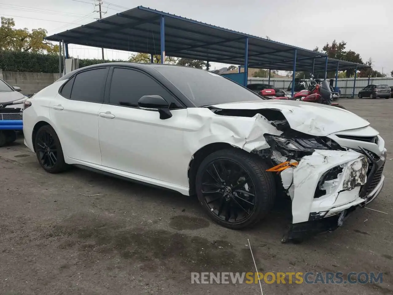 4 fotografías del automóvil dañado 4T1K61AK2RU226989 TOYOTA CAMRY 2024