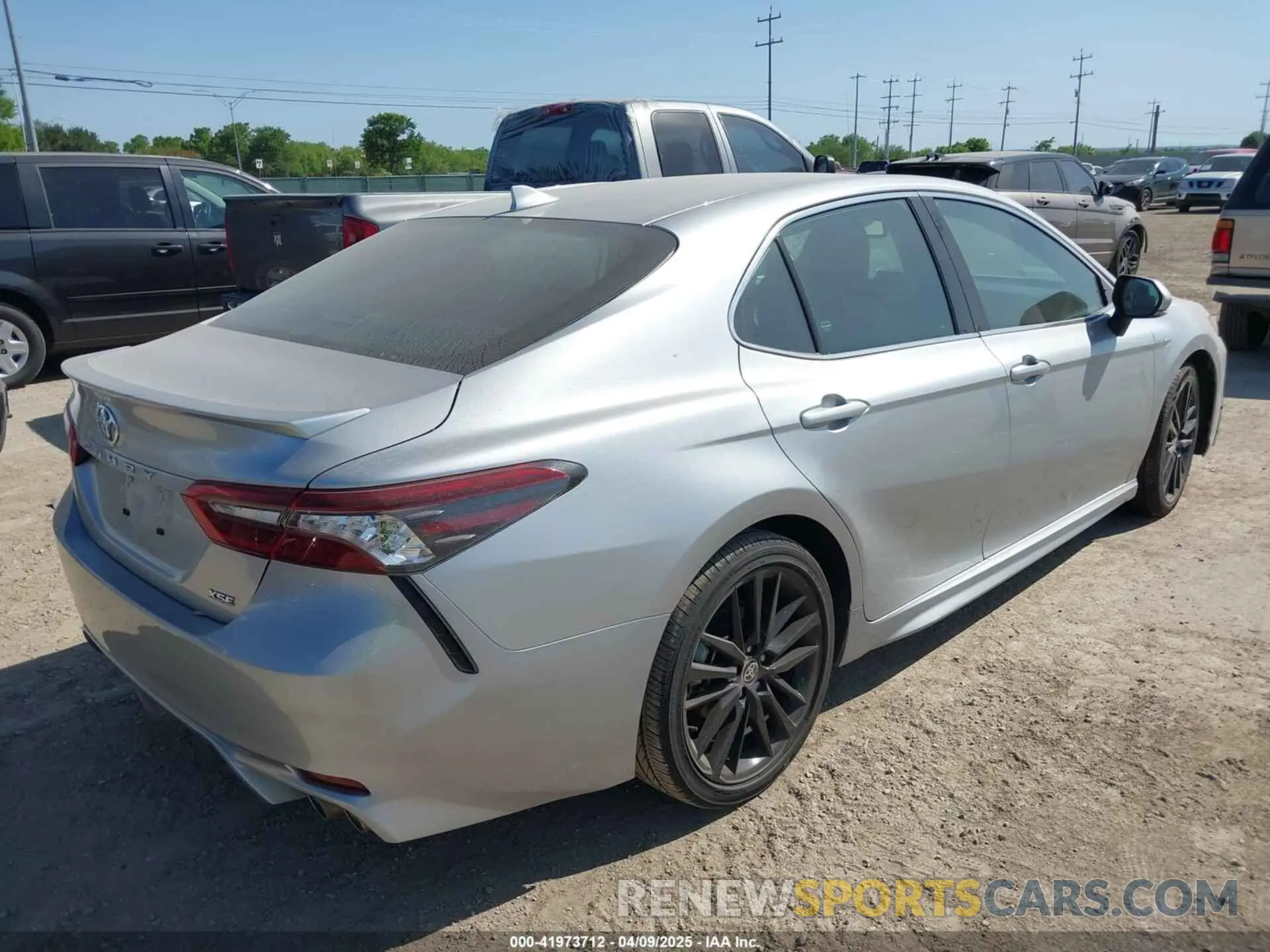 4 fotografías del automóvil dañado 4T1K61AK2RU918105 TOYOTA CAMRY 2024