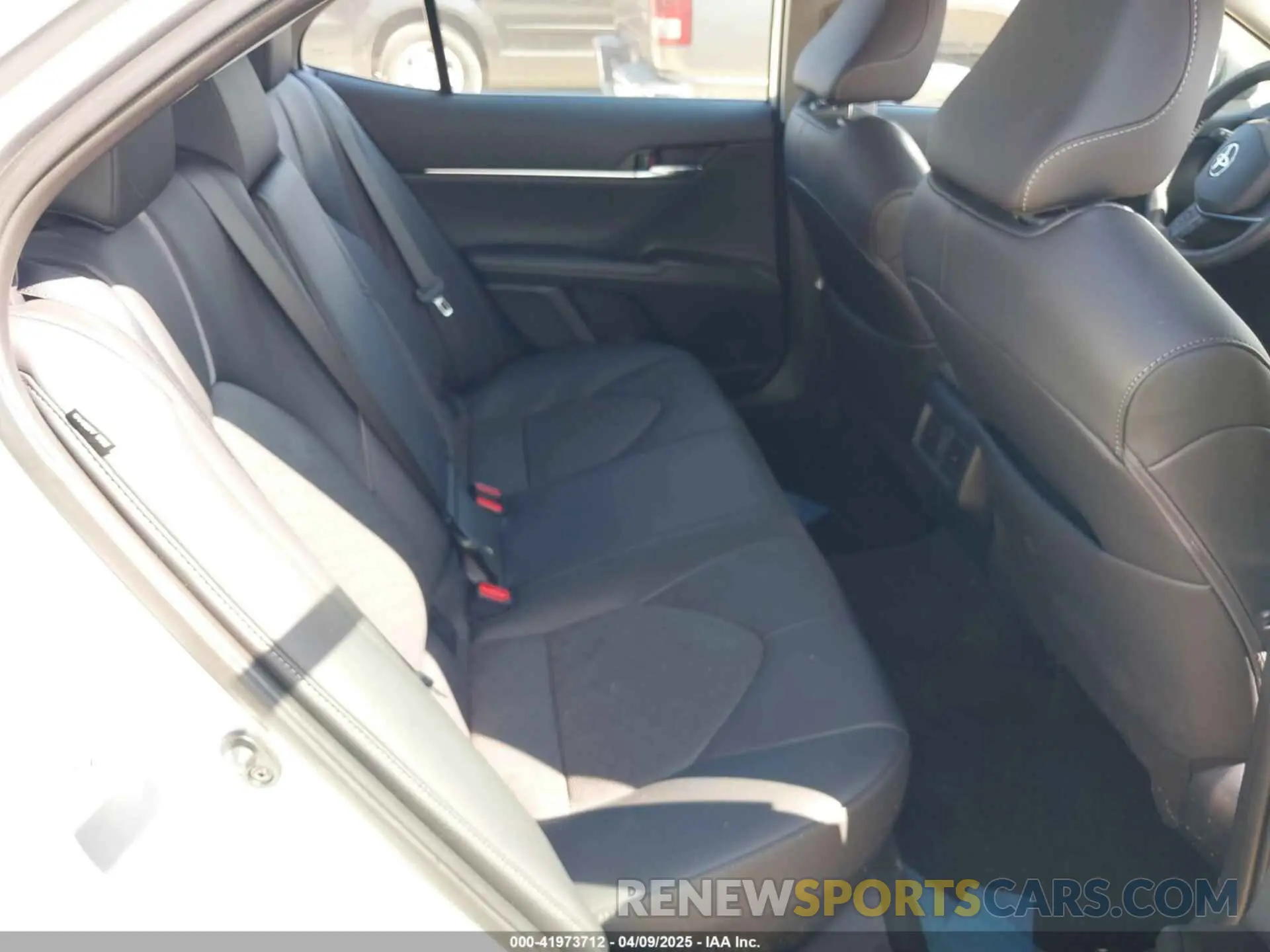 8 fotografías del automóvil dañado 4T1K61AK2RU918105 TOYOTA CAMRY 2024