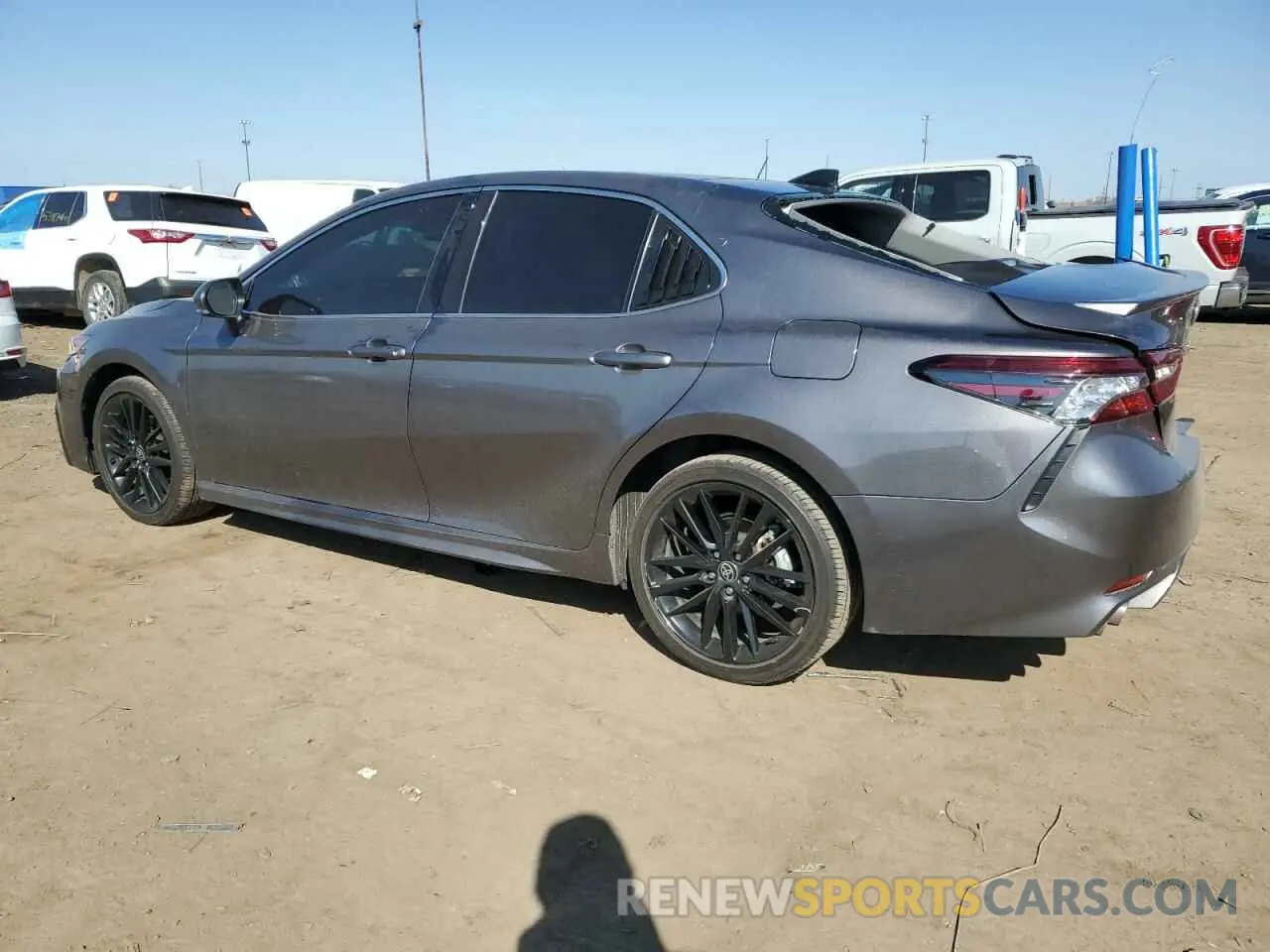 2 fotografías del automóvil dañado 4T1K61AK3RU840658 TOYOTA CAMRY 2024