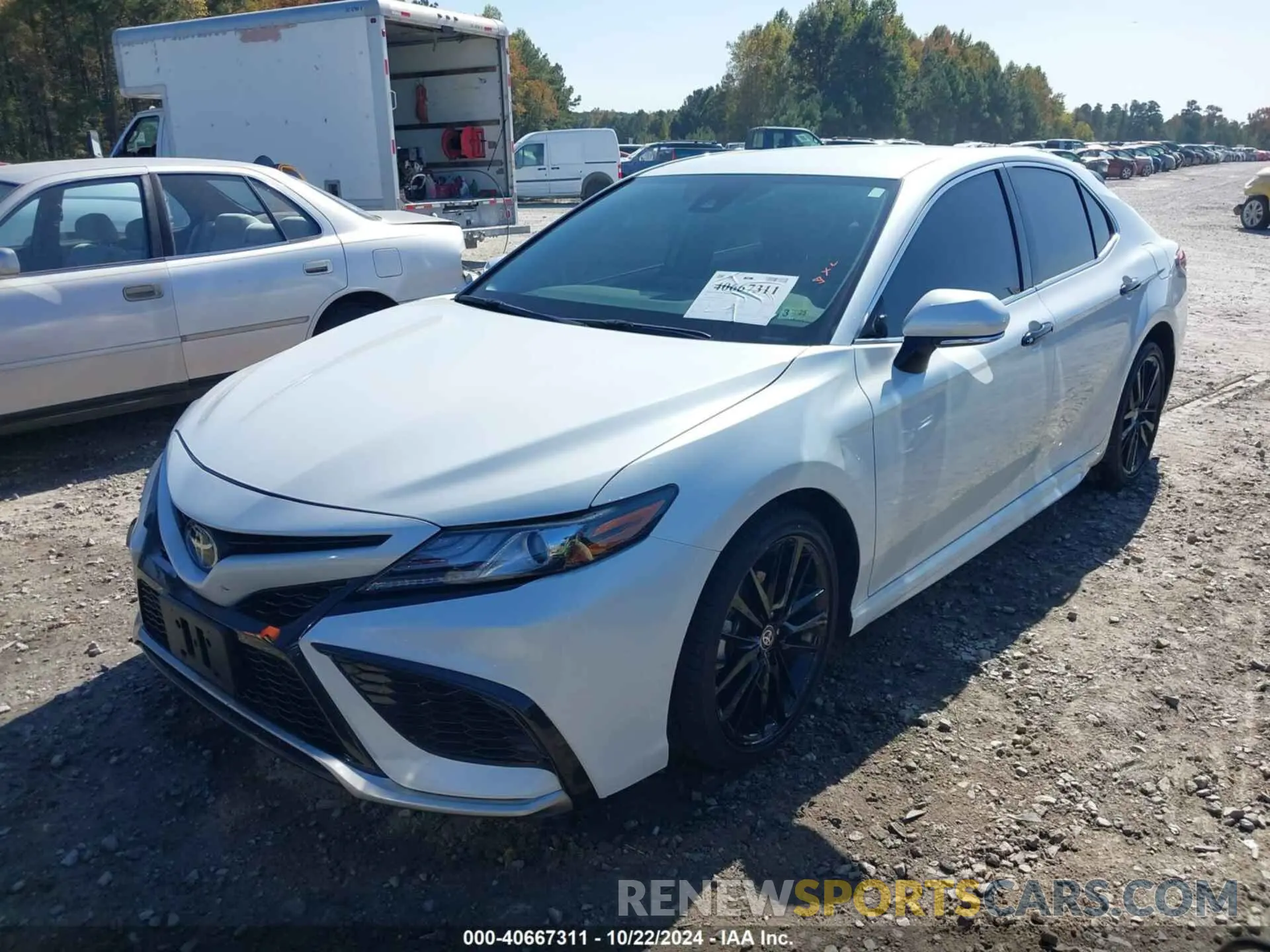 2 fotografías del automóvil dañado 4T1K61AK5RU246797 TOYOTA CAMRY 2024