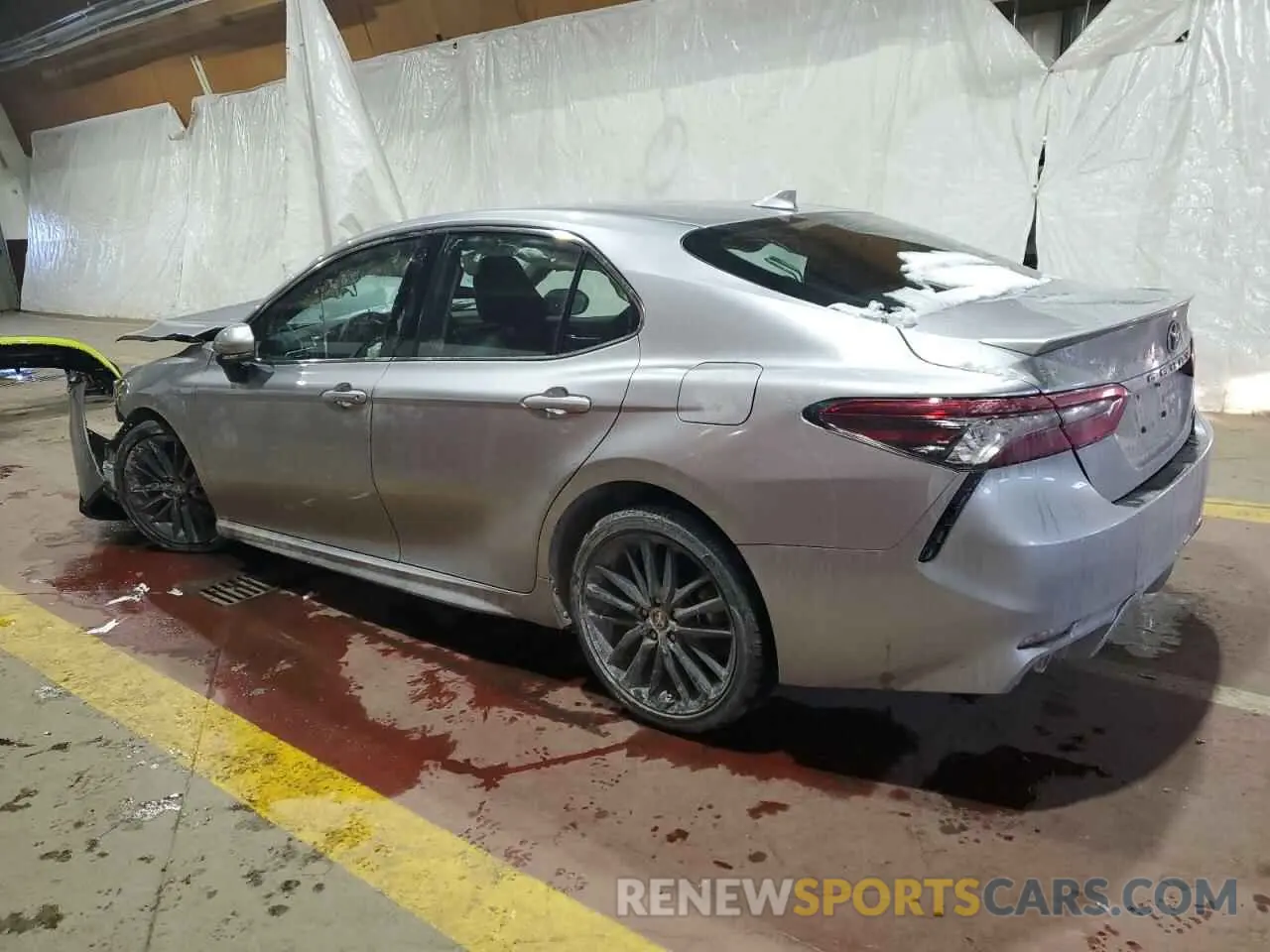 2 fotografías del automóvil dañado 4T1K61AK5RU879638 TOYOTA CAMRY 2024