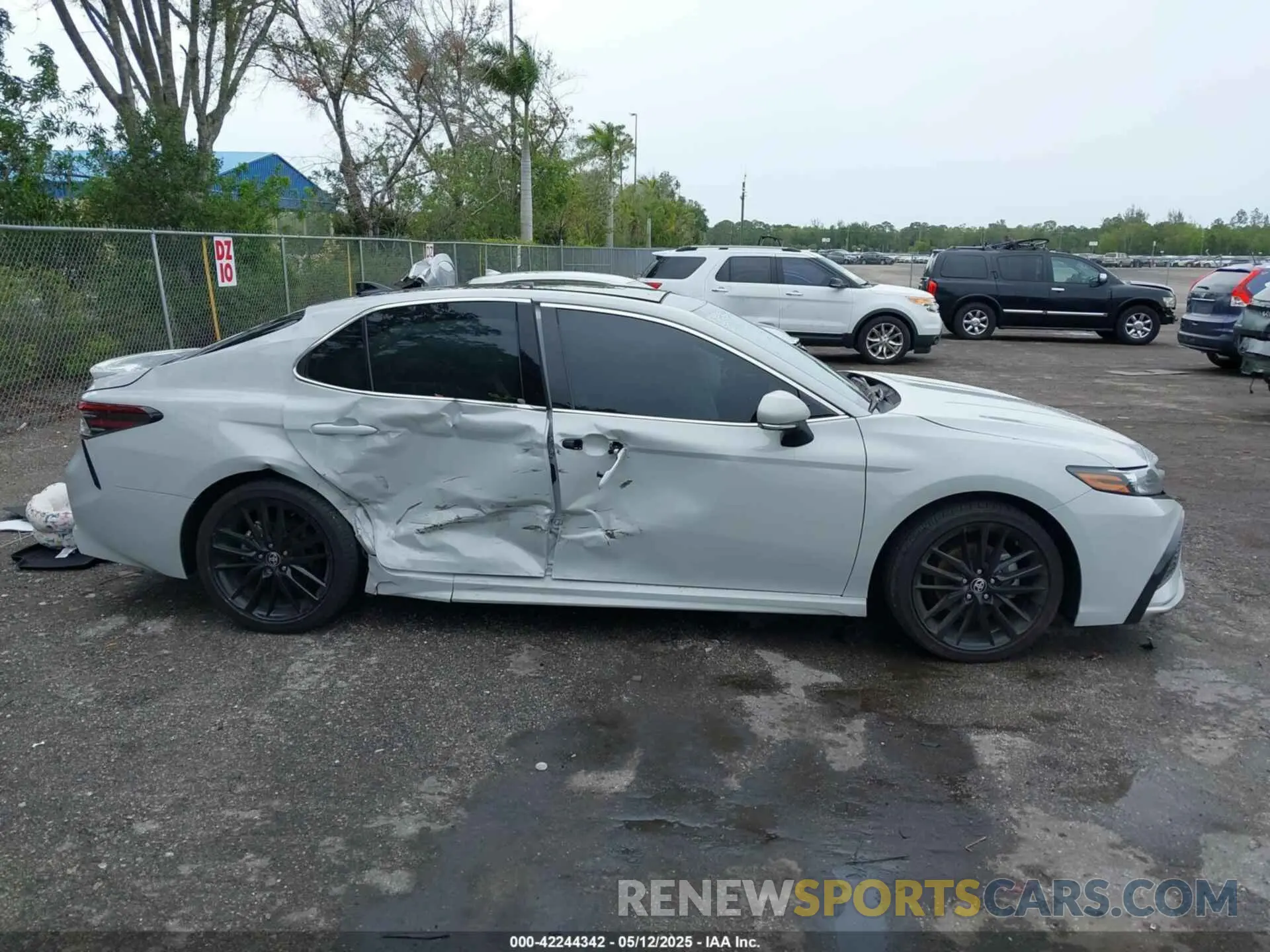 14 fotografías del automóvil dañado 4T1K61AK6RU229751 TOYOTA CAMRY 2024
