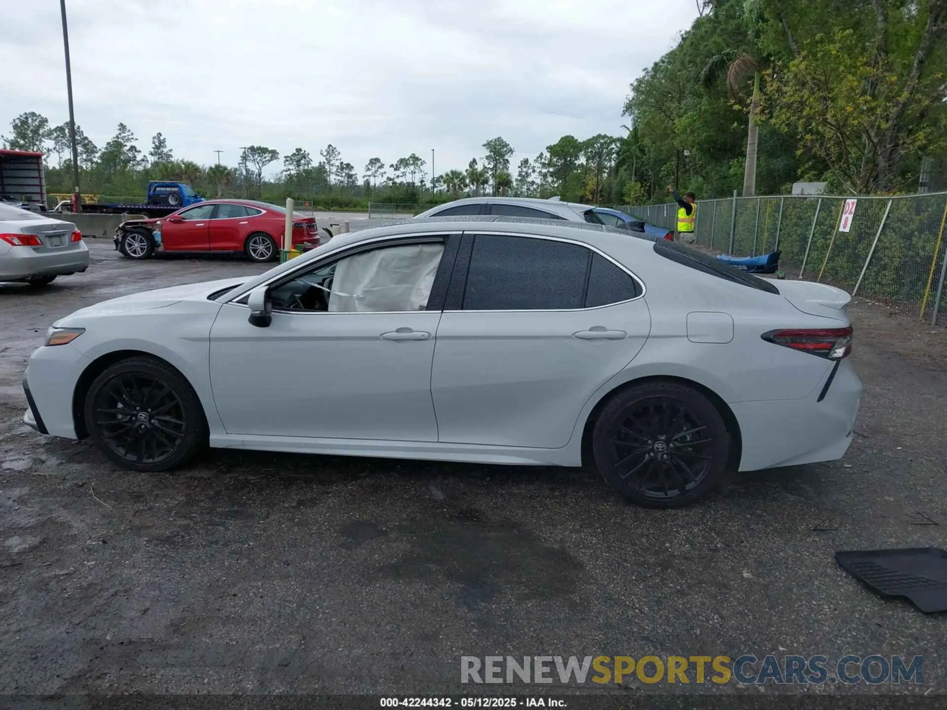 15 fotografías del automóvil dañado 4T1K61AK6RU229751 TOYOTA CAMRY 2024