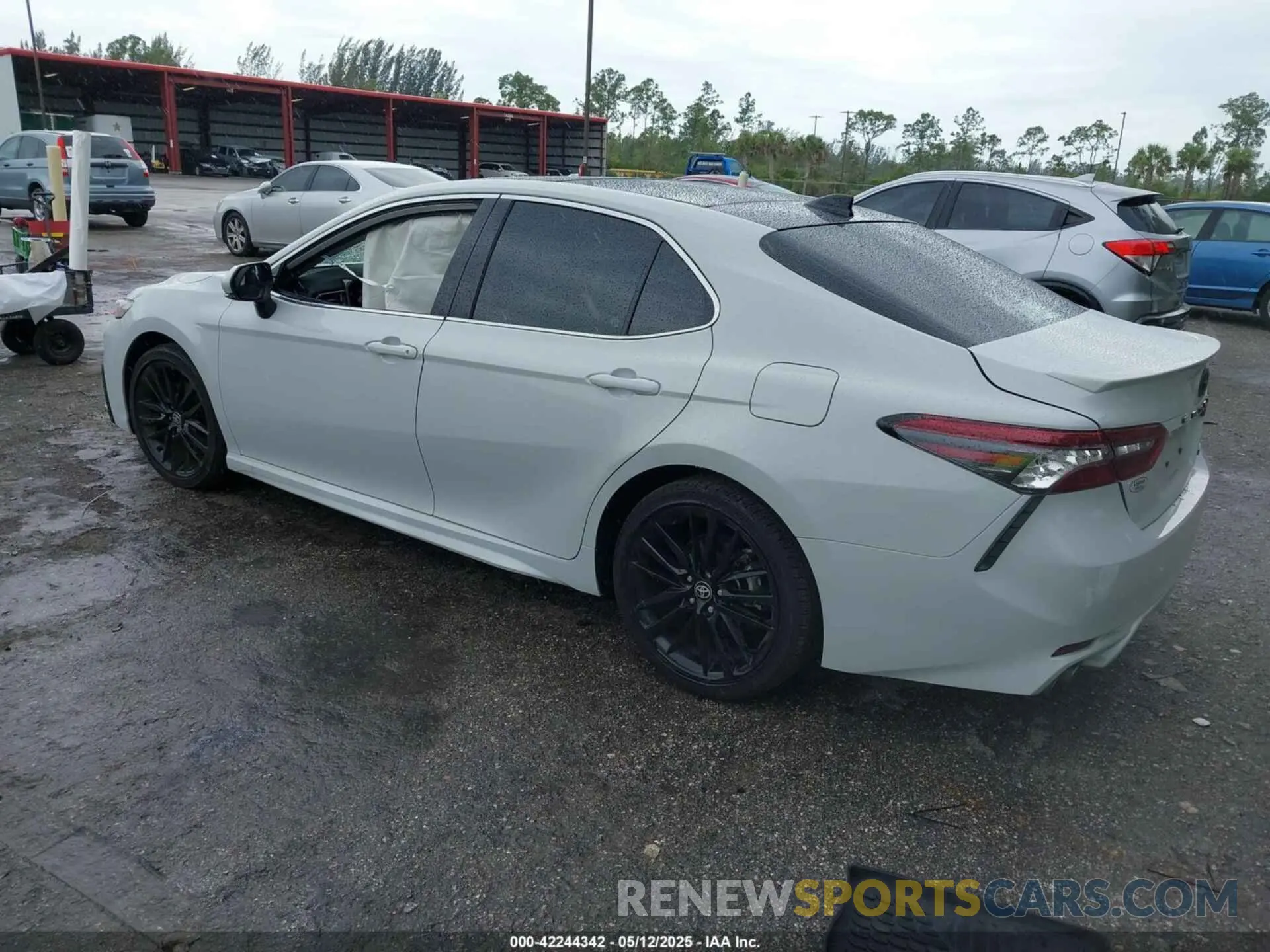 3 fotografías del automóvil dañado 4T1K61AK6RU229751 TOYOTA CAMRY 2024