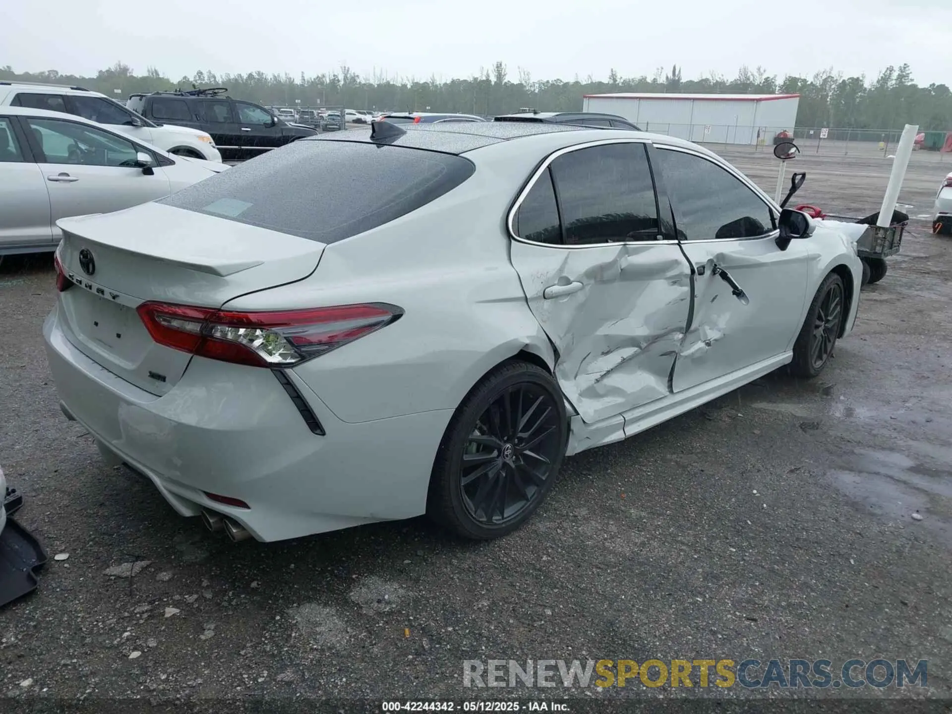 4 fotografías del automóvil dañado 4T1K61AK6RU229751 TOYOTA CAMRY 2024