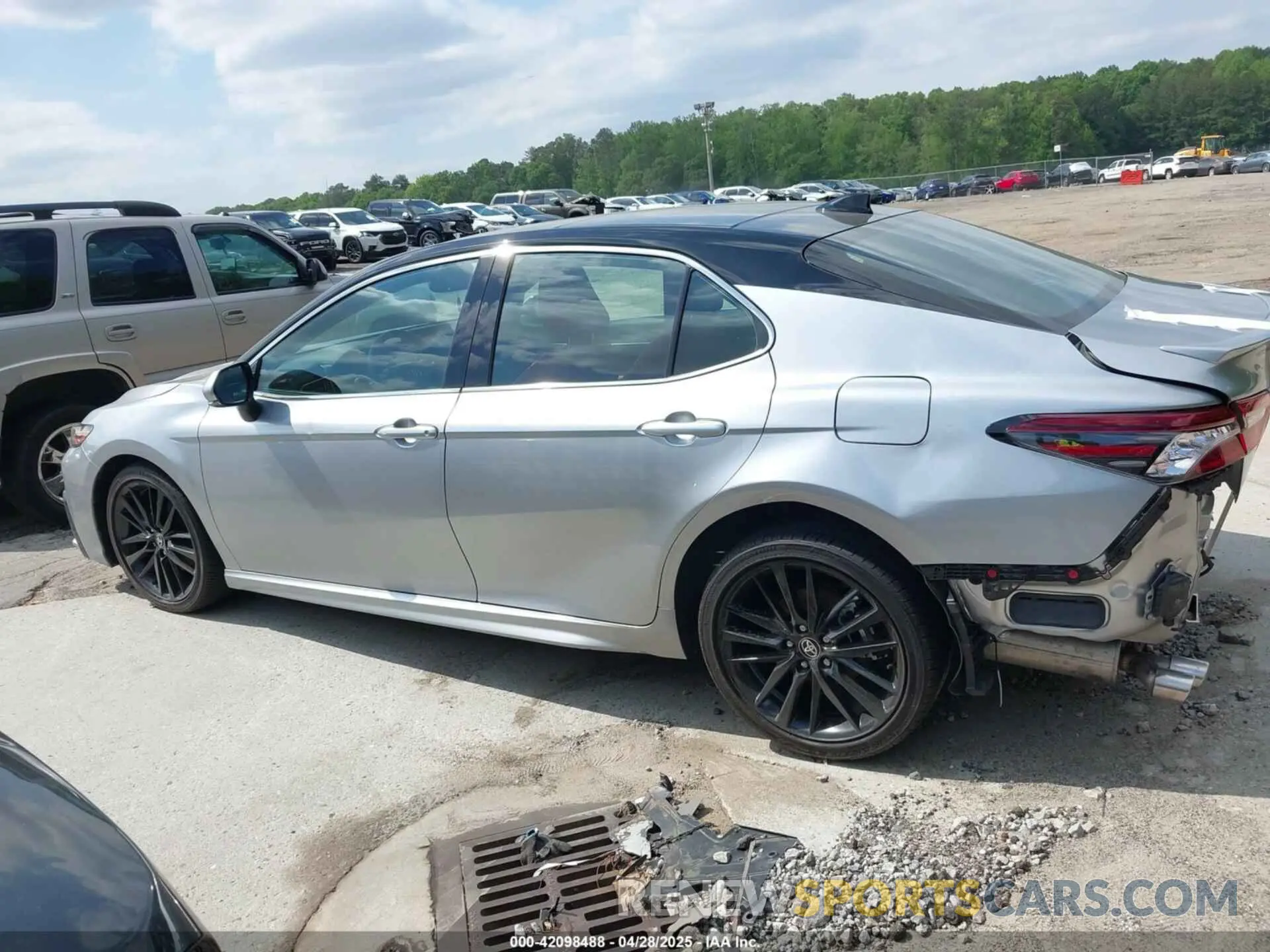14 fotografías del automóvil dañado 4T1K61AK7RU861738 TOYOTA CAMRY 2024
