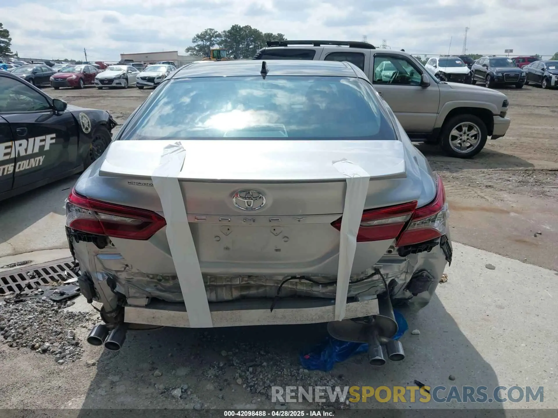 16 fotografías del automóvil dañado 4T1K61AK7RU861738 TOYOTA CAMRY 2024