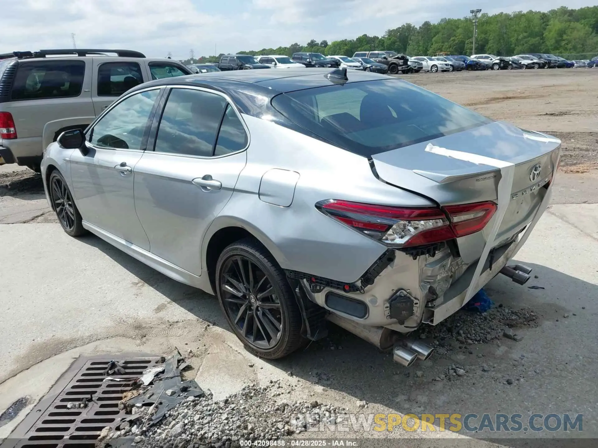 3 fotografías del automóvil dañado 4T1K61AK7RU861738 TOYOTA CAMRY 2024