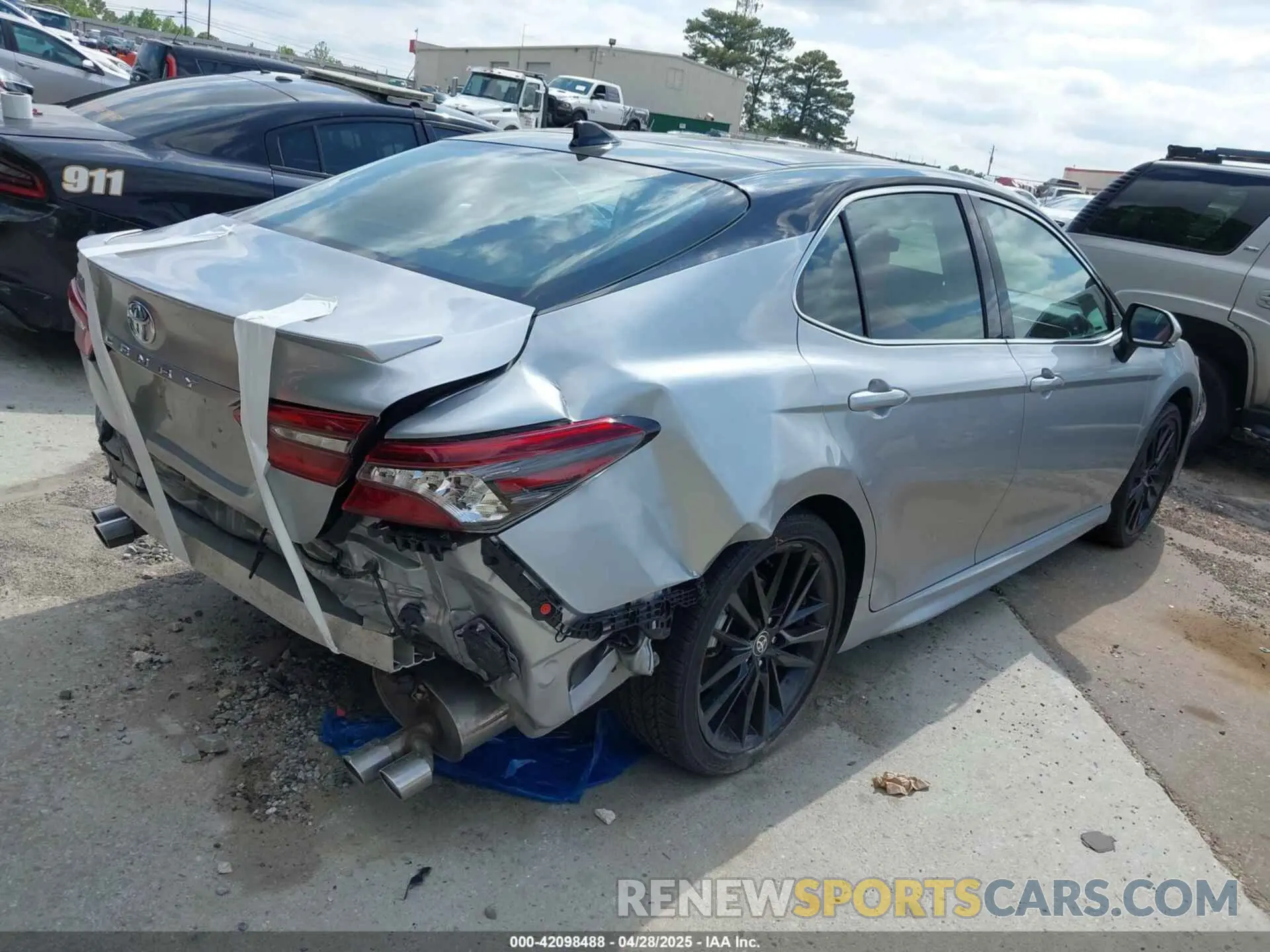 4 fotografías del automóvil dañado 4T1K61AK7RU861738 TOYOTA CAMRY 2024